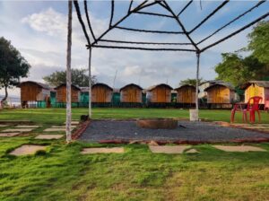 BUllCART-COTTAGES-LONG-VIEW